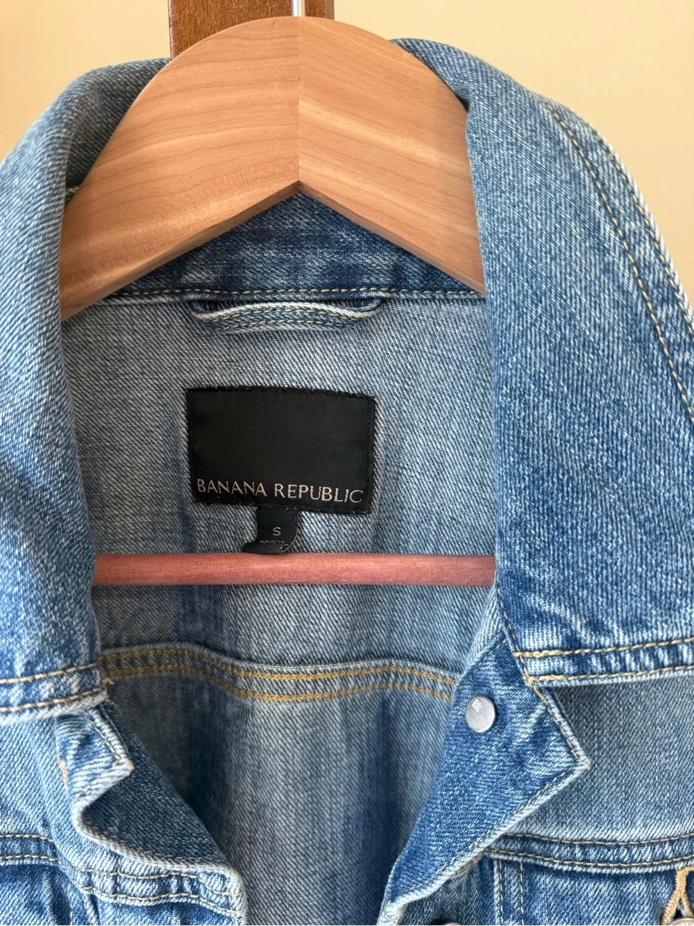 Banana Republic tailored trucker
